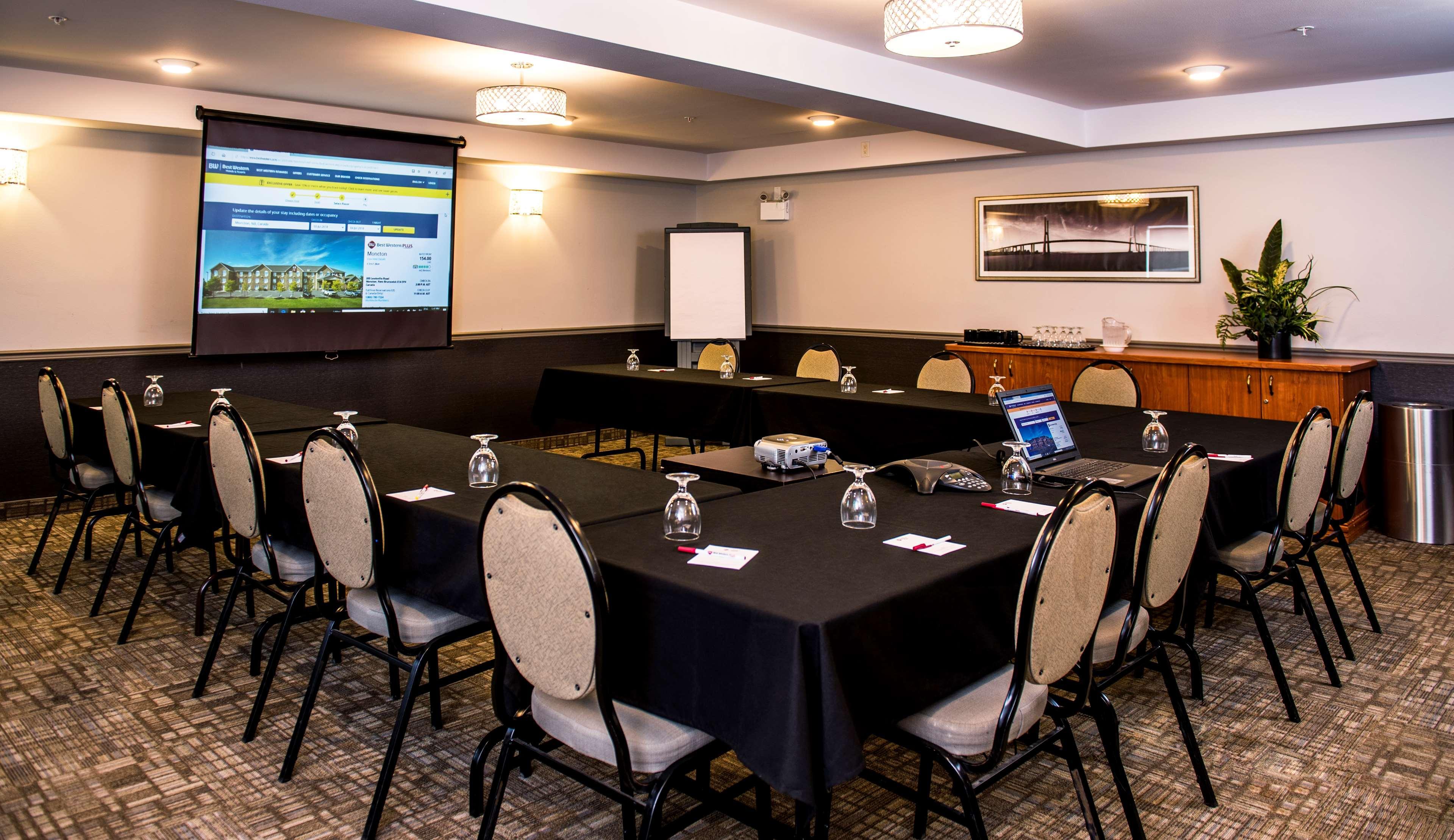 Best Western Plus Moncton Exterior photo