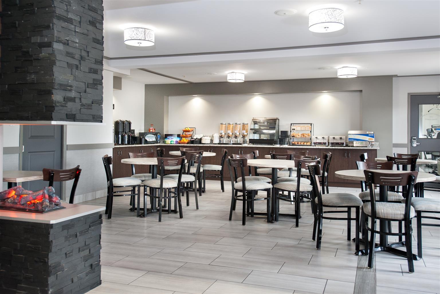 Best Western Plus Moncton Exterior photo